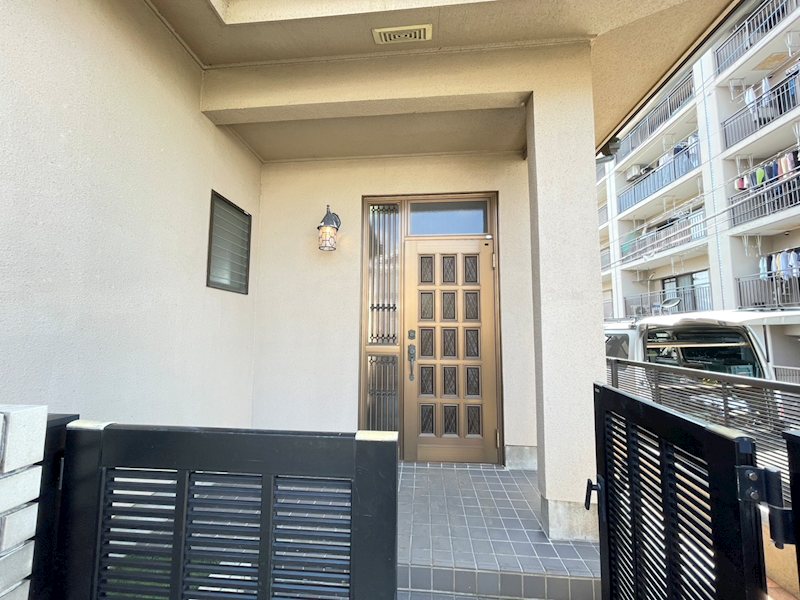 観音台戸建 玄関