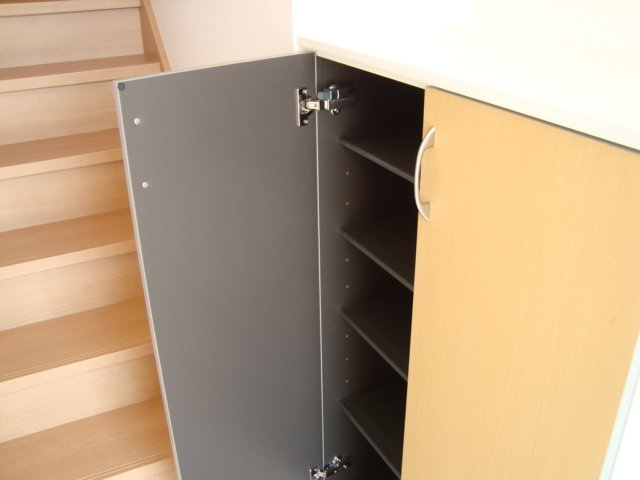 アヴェニール陽向 玄関