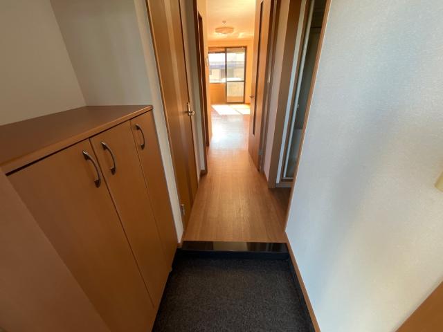 Ｊｅ　ｌｅ　ｐｒｅｎｄｓ　(ジュルプラン） 玄関