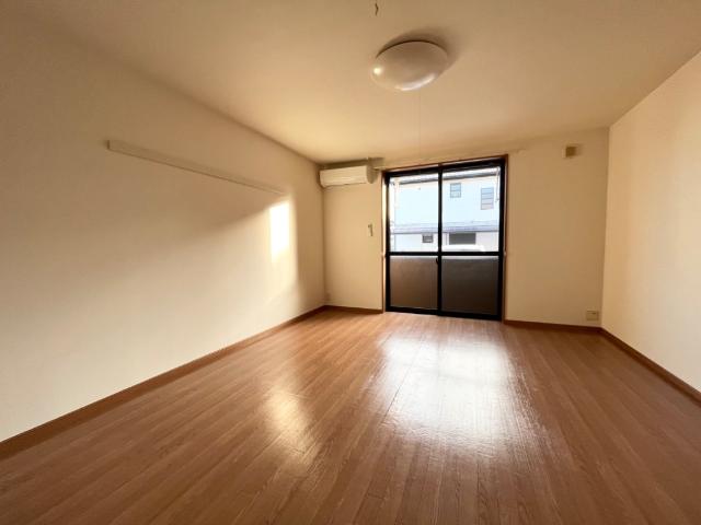 Ｊｅ　ｌｅ　ｐｒｅｎｄｓ　(ジュルプラン） リビング