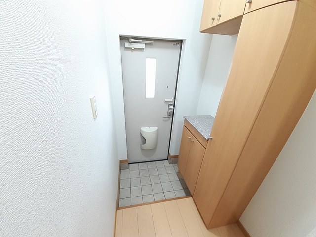 フラワーＢ 玄関