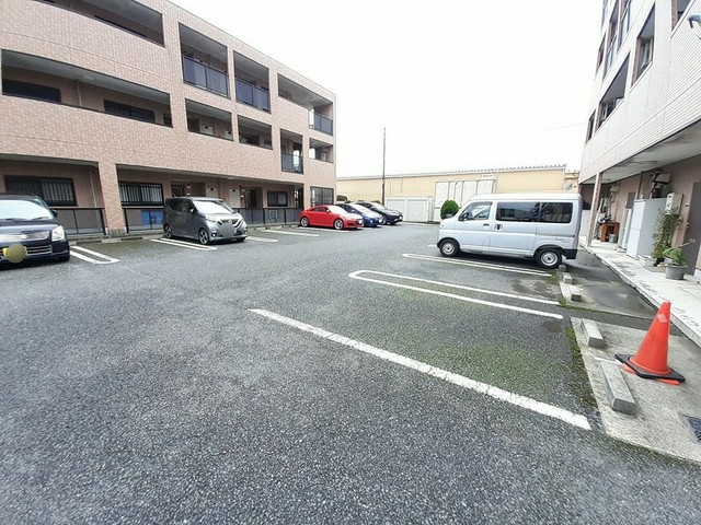 サンライズヴィラひたち野Ｂ 駐車場