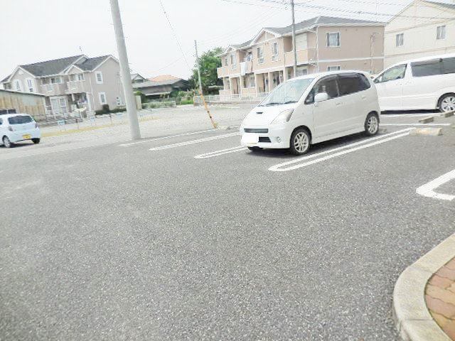 エターナル 駐車場