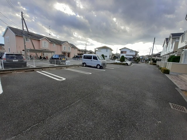 フラワ　Ｉ 駐車場