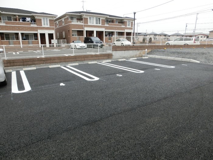 ルーチェ 駐車場