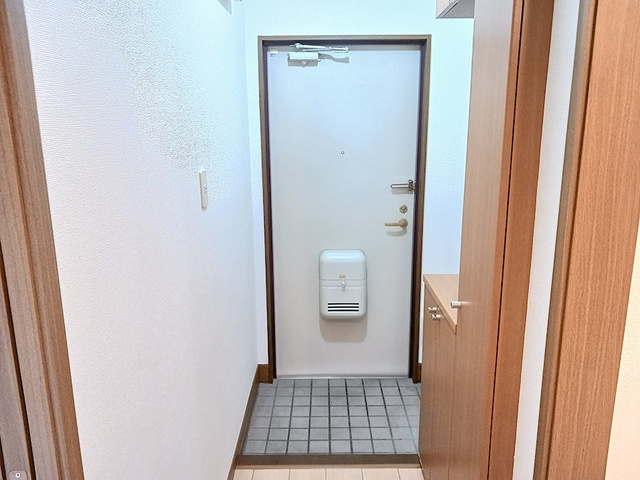 モア・エレガント 玄関