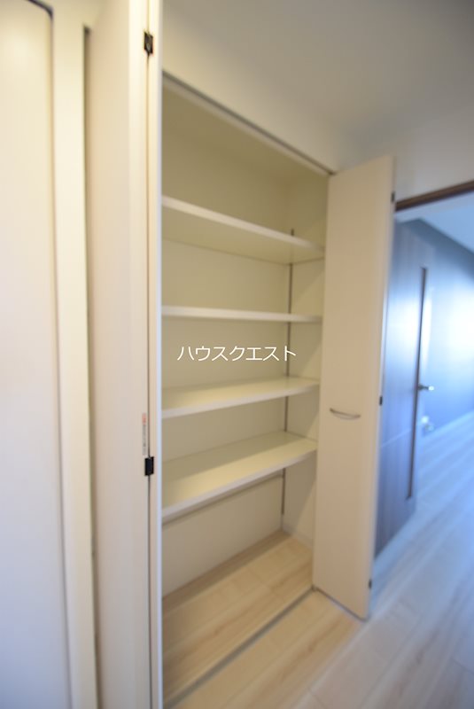 コンフォールパレ新町二条 収納