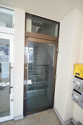 葛城ビル エントランス