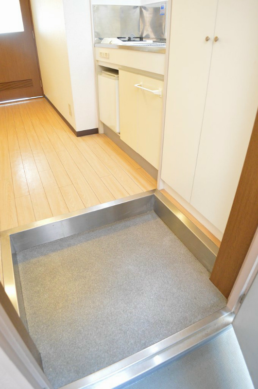 エステムコート御所南 玄関