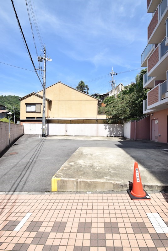 デリード金閣寺道 駐車場