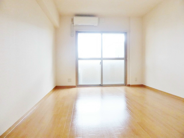 ネクサス伊香 リビング
