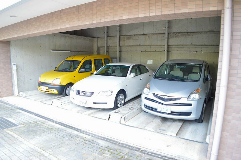 プレサンス京都二条城前 駐車場