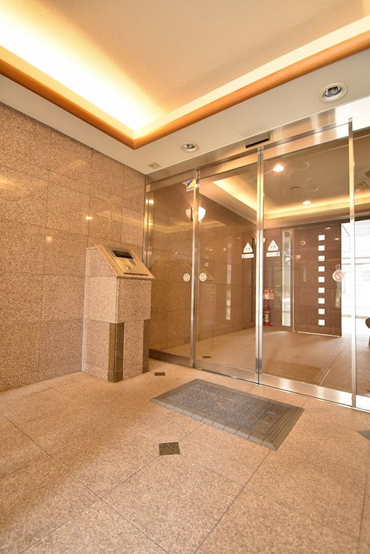 SHICATA SIX BLDG エントランス