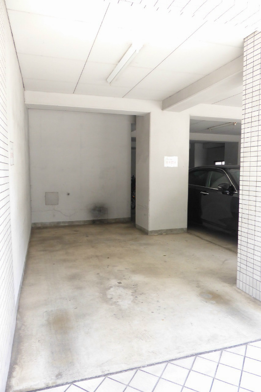 サンシティ烏丸 駐車場