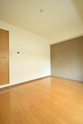 グリーンヴィレッジ烏丸 リビング
