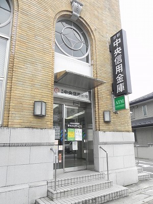 レジディア御所東 銀行