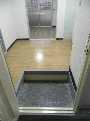 スチューデントハイツネム 玄関