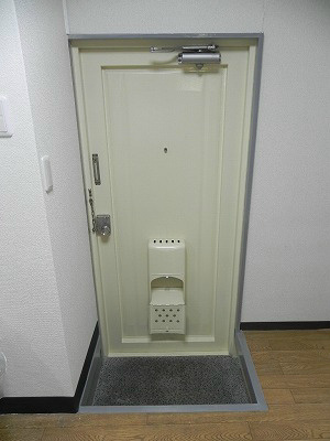 スチューデントハイツネム 玄関