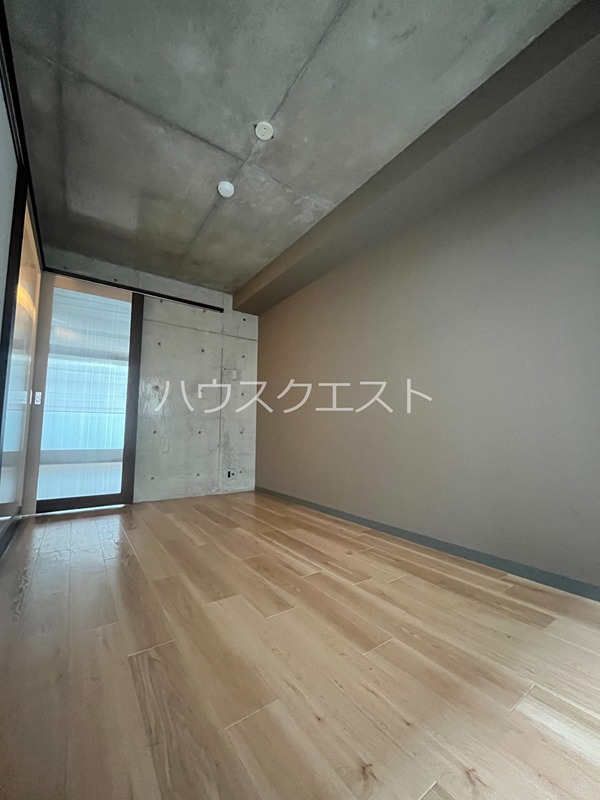 VIOLA IWASA ベッドルーム