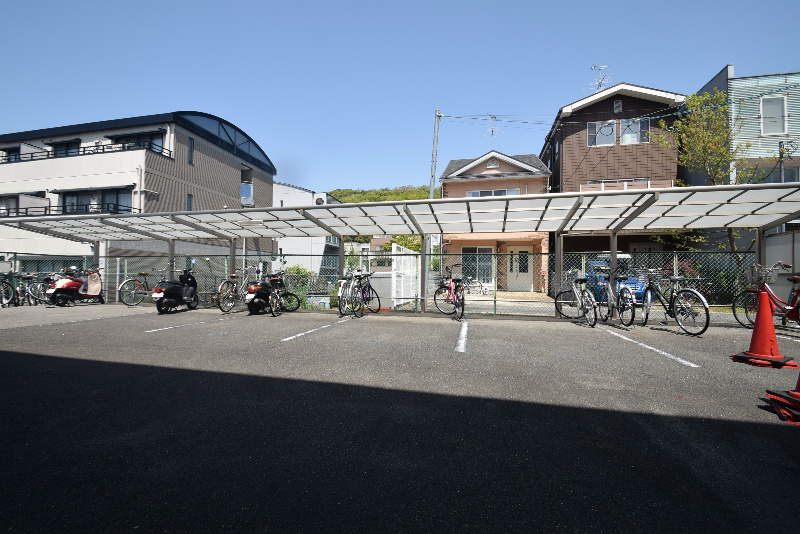 ピラーズ北山 駐車場