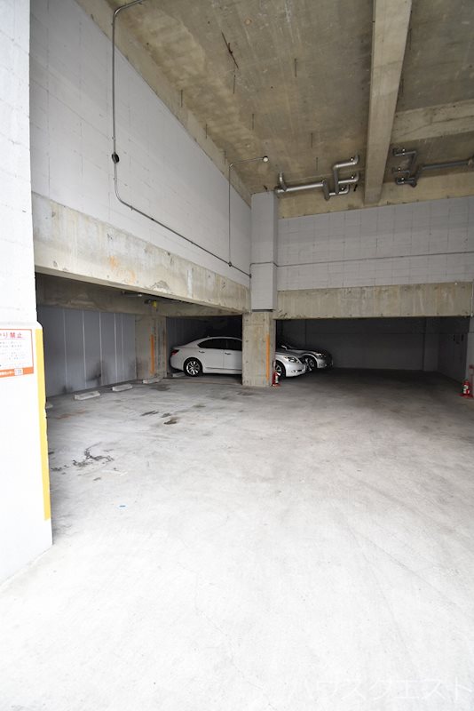 第８パールハイツ安井 駐車場
