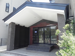 ピアレス円勝寺 エントランス