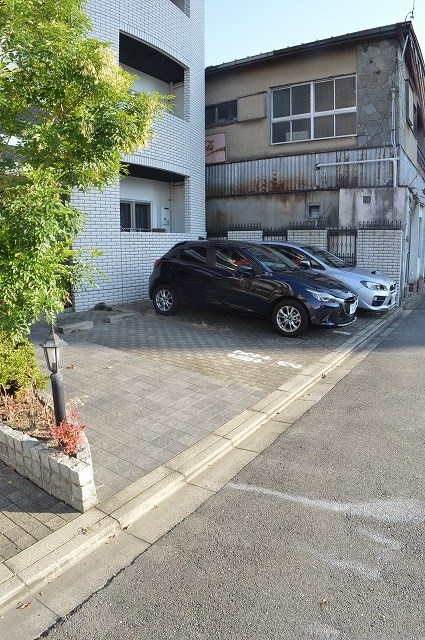 Spruce Tone mf（スプルーストーンmf） 駐車場