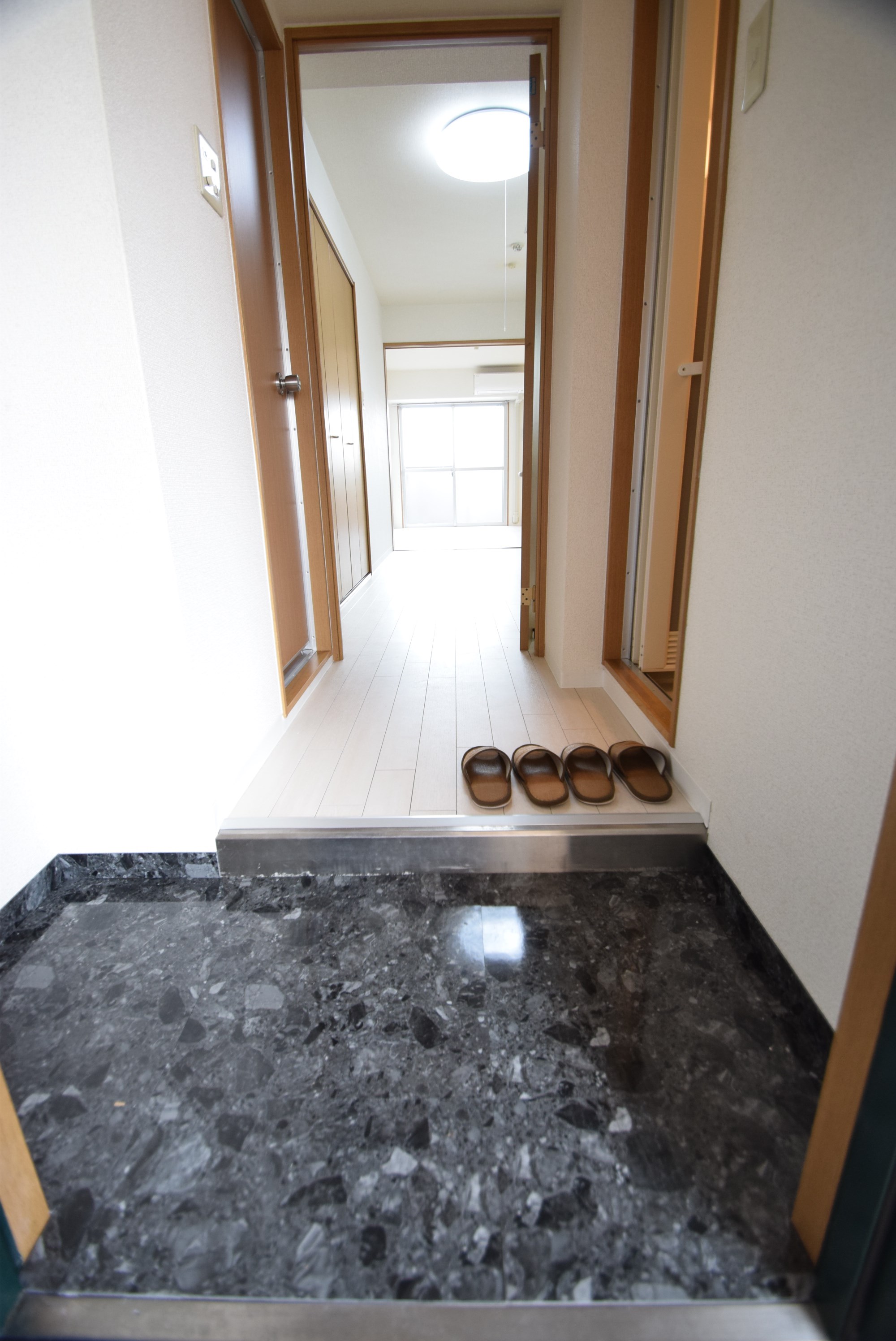 アブレスト今出川 玄関