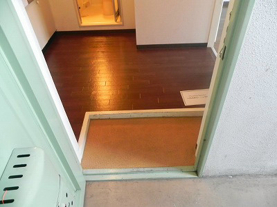 ロイヤルハイツ一乗寺 玄関