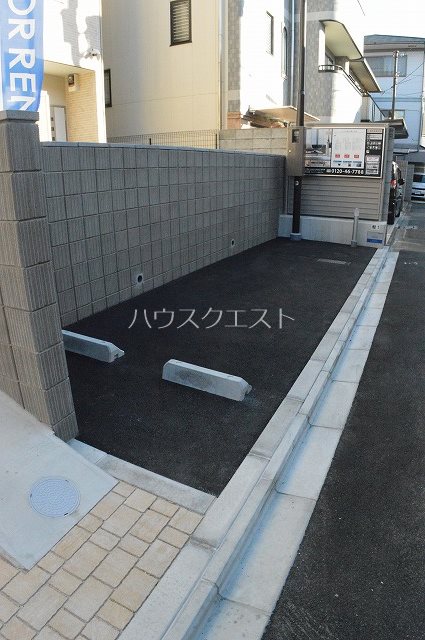 ワイズコート 駐車場