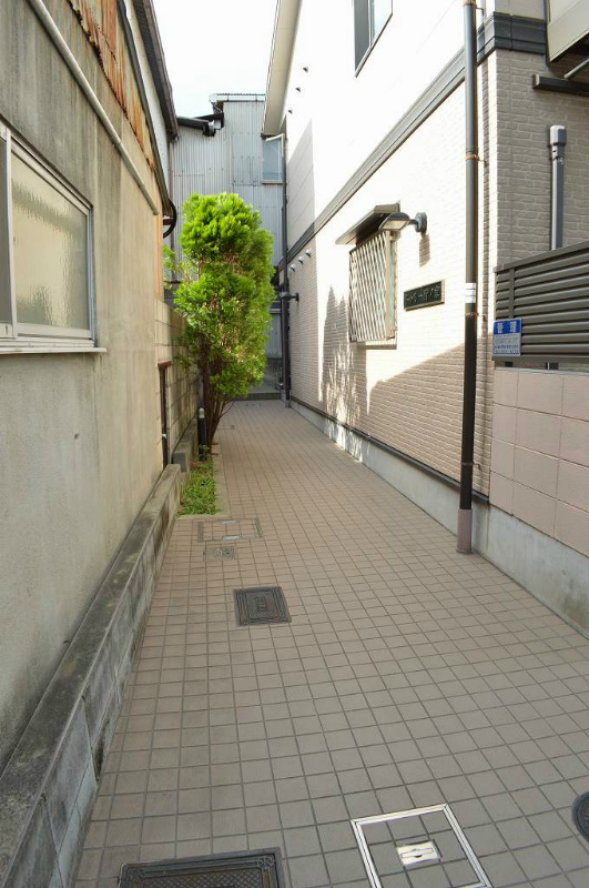 トゥルー西ノ京 エントランス
