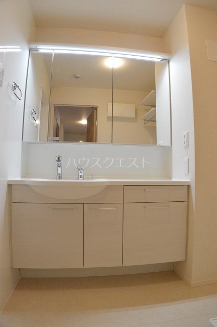 グランソレイユ西院A棟 洗面所