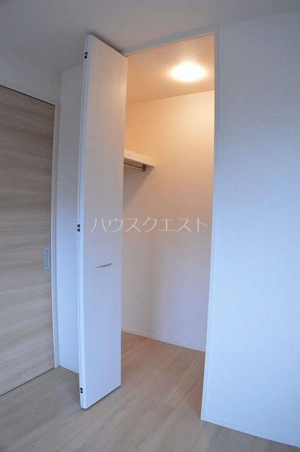 グランソレイユ西院A棟 収納
