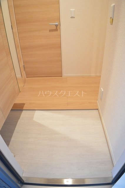 グランソレイユ西院A棟 玄関