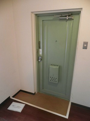 ロイヤルハイツ一乗寺 玄関
