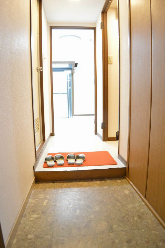 ヴェルビュ二条城東 玄関