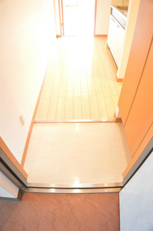 メディナ三条室町 玄関