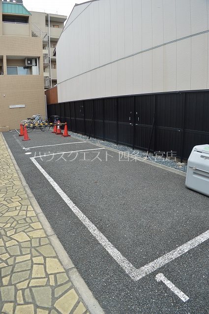 珠光ビル四条大宮 駐車場