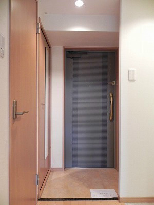 プレサンス京大東 玄関