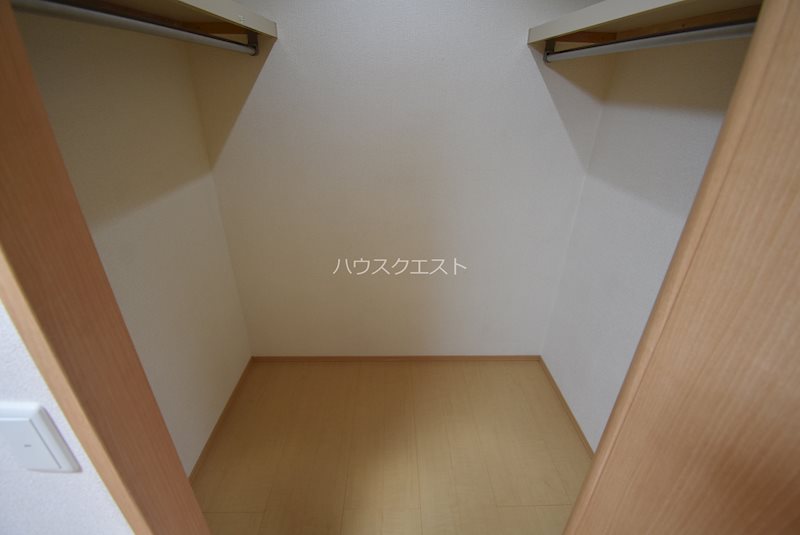 ソレイユ稲荷 収納