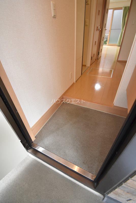 ソレイユ稲荷 玄関