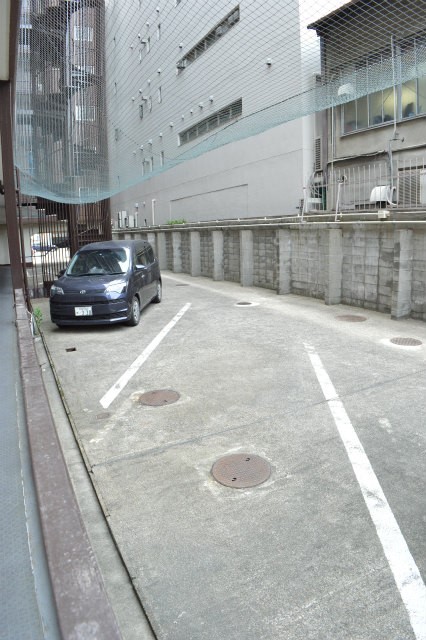 ロイヤルコーポ 駐車場