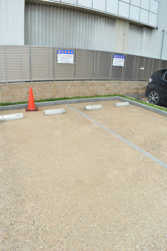 articles(アーティクルズ) 駐車場
