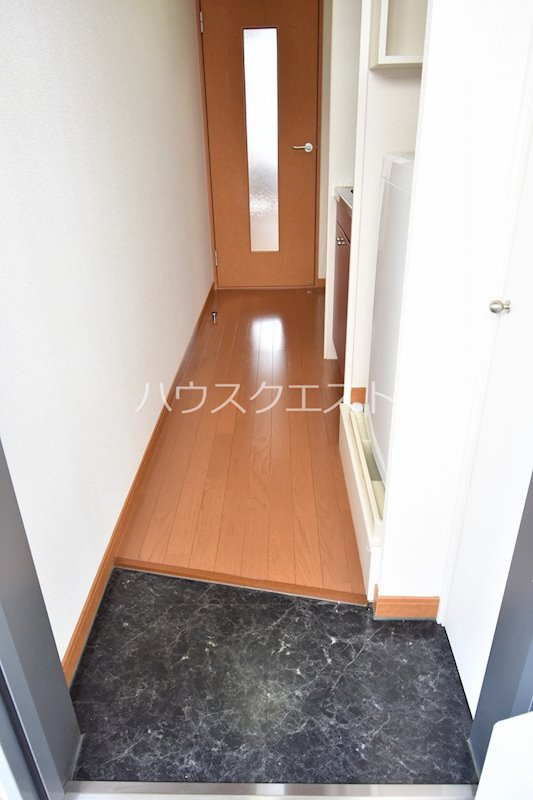 プレジール春日 玄関