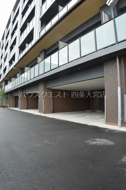 エステムコート京都西大路 駐車場