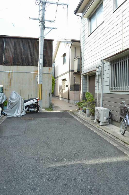 トゥルー西ノ京 エントランス