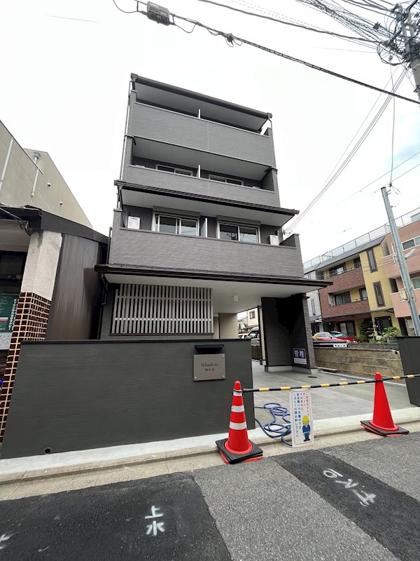 グラヴィス御所西 外観