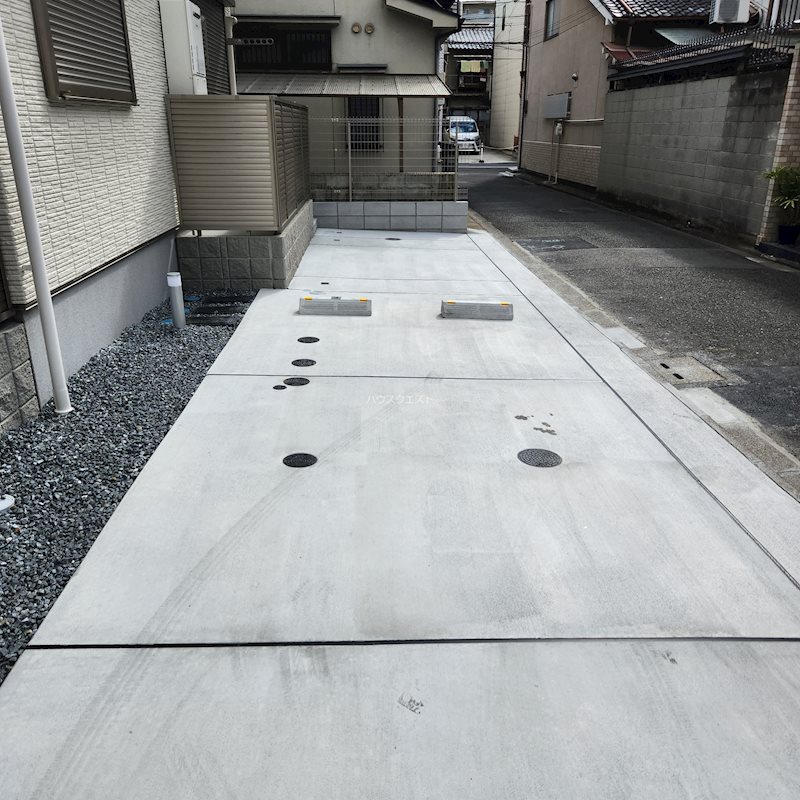 クローネ西院 駐車場