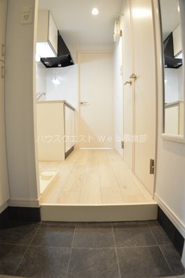 フラッティ西大路花屋町 玄関