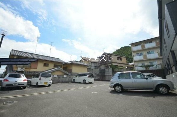 鏡石ハウス 駐車場